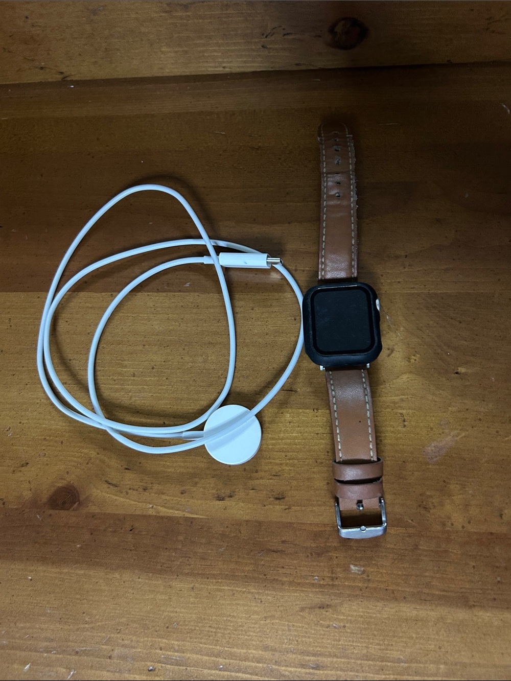 Apple Smartwatch with Brown Leather Band and Black Case SE 40mm